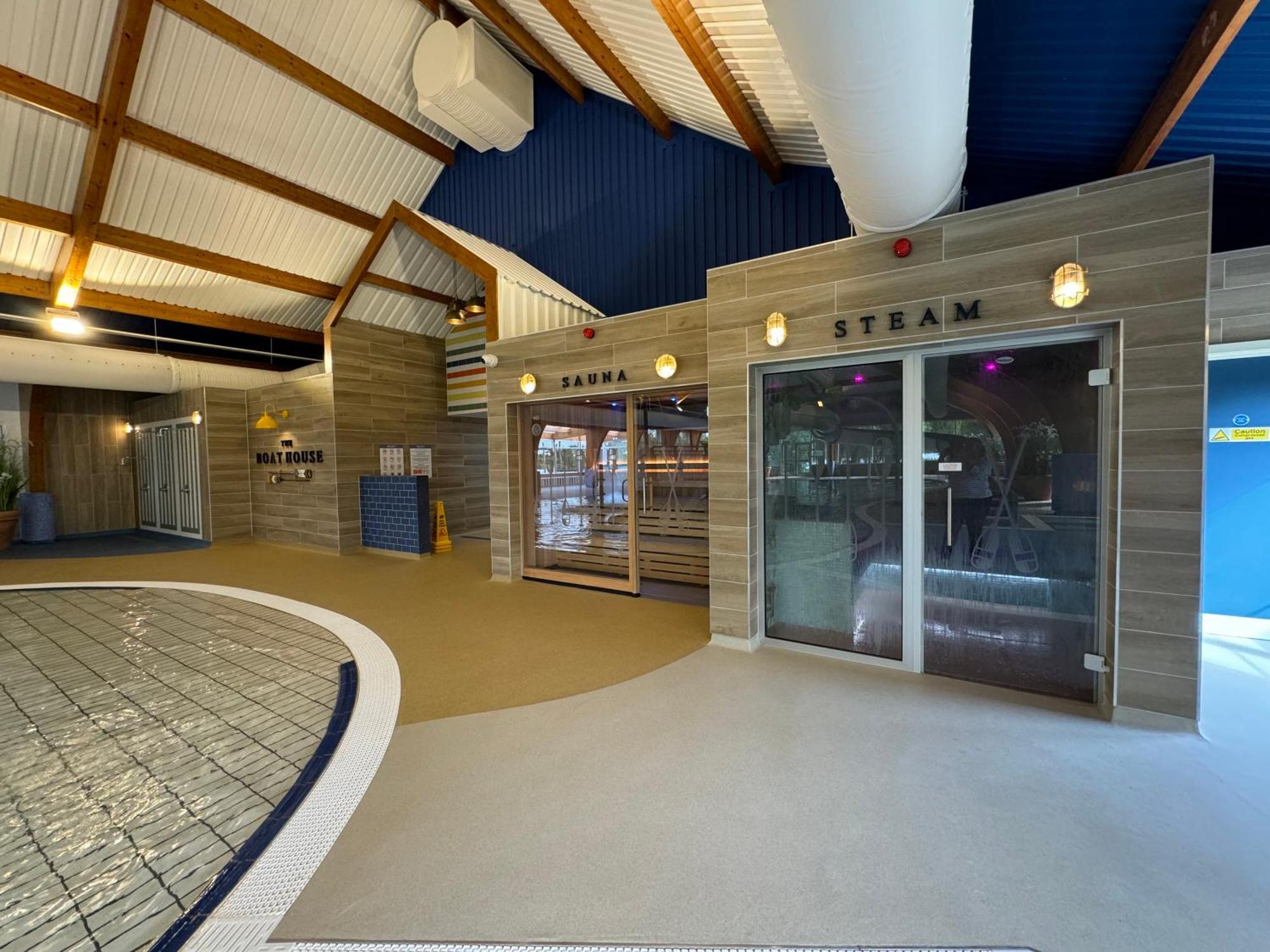 Wildflower, Premium Plus Hot Tub Lodge South Cerney Exterior photo